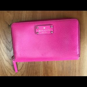 Kate Spade Zippered Travel Wallet. Posh Pink. NWT.